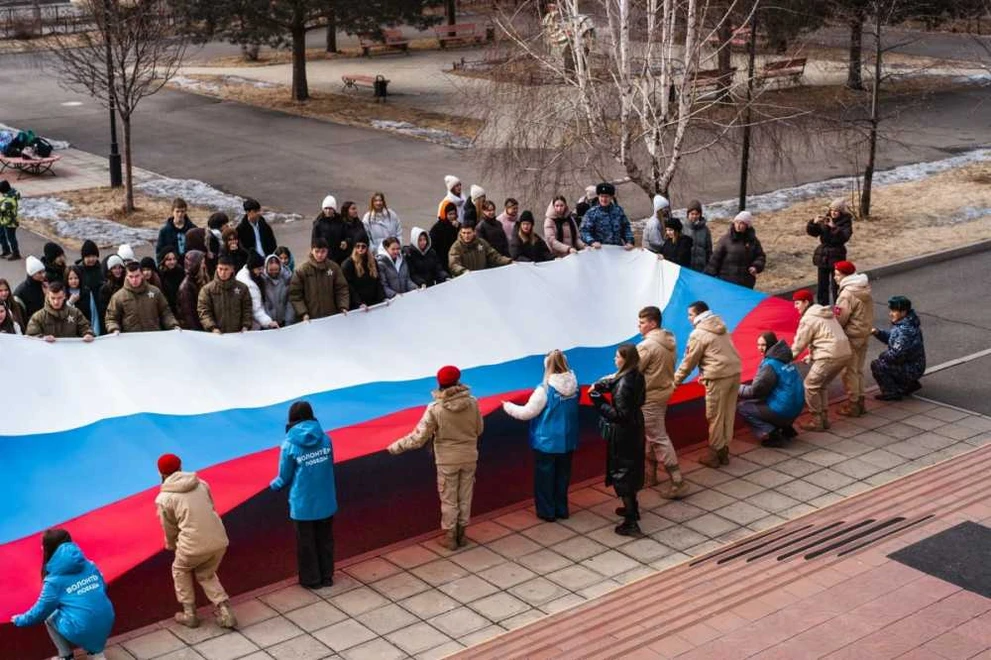 Молодежь Хакасии приняла участие во Всероссийской акции «Флаг Единства»