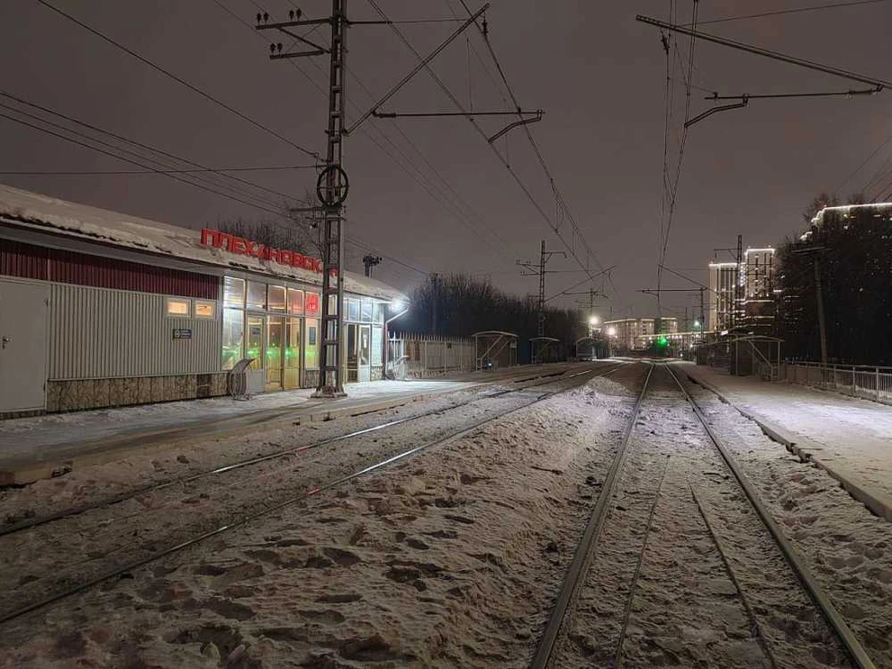 В Новосибирске женщина погибла под поездом на железнодорожном мосту