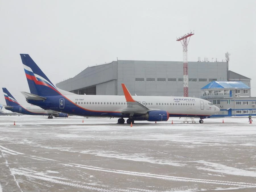 Boeing вернулся в Красноярск из-за отказа двигателя