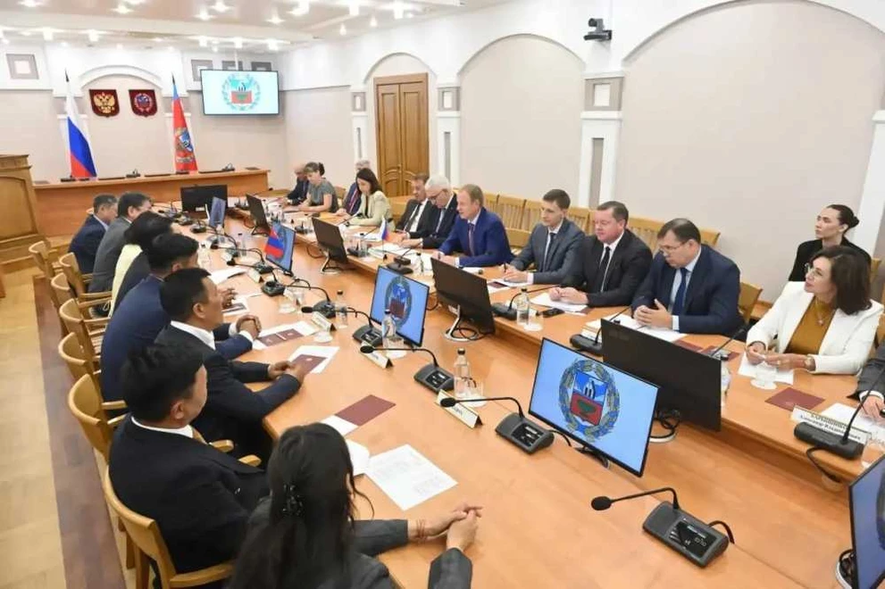 Глава Алтайского края Томенко принял делегацию Монголии 