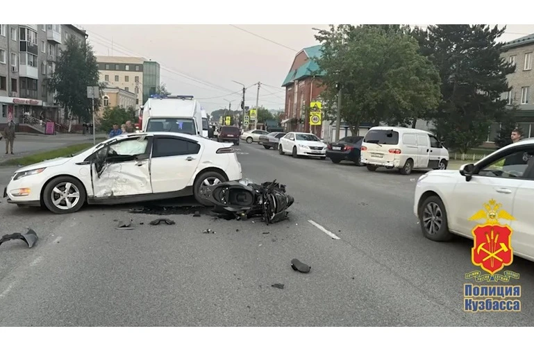 В Кемеровской области погиб водитель скутера, которого не пропустил автомобилист