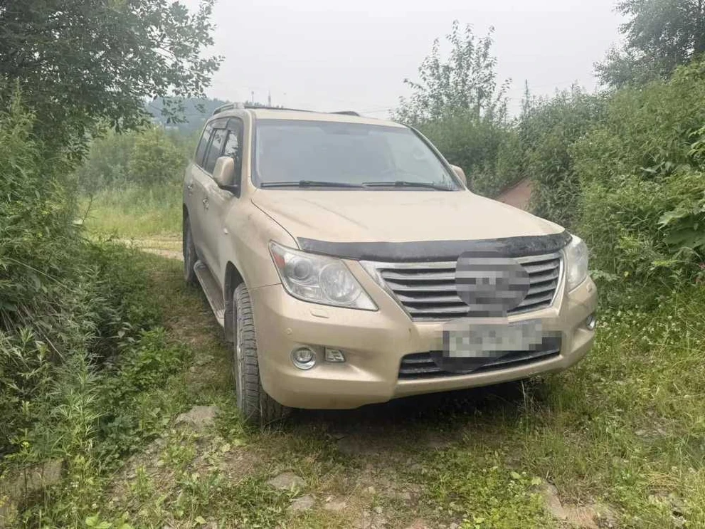 В Красноярье водитель удрал от полиции в лес и предъявил права погибшего брата