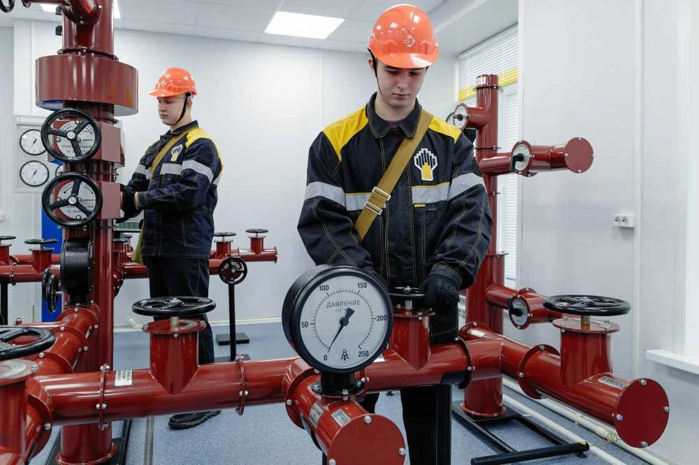 При поддержке нефтяников в Ачинском техникуме нефти и газа создан комплекс современных мастерских и лабораторий