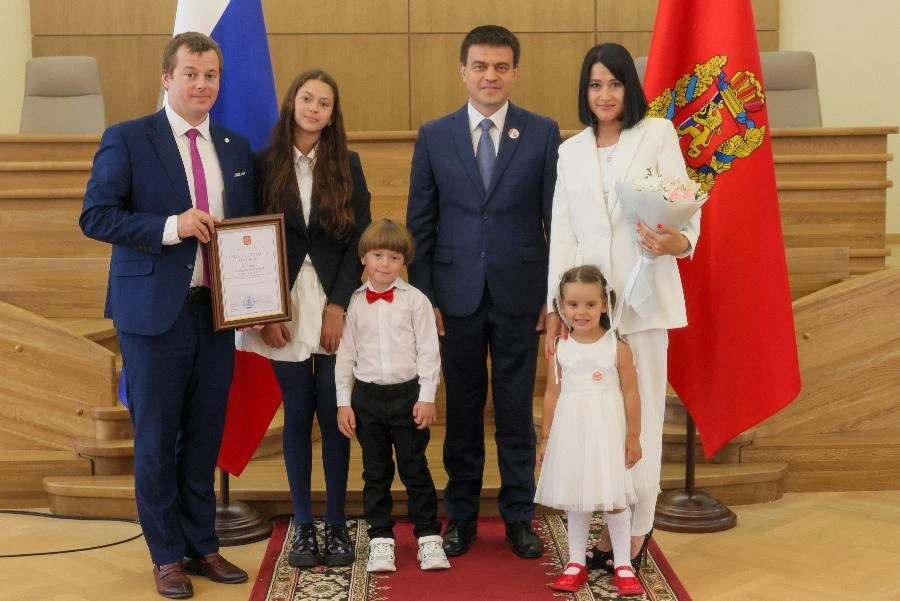 Губернатор Красноярского края поздравил победителей регионального конкурса «Семья года»