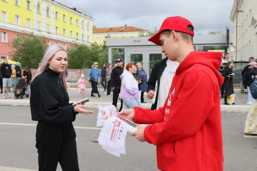 Активисты и депутаты фракции «Единая Россия» поздравили жителей Красноярского края с Днем металлурга