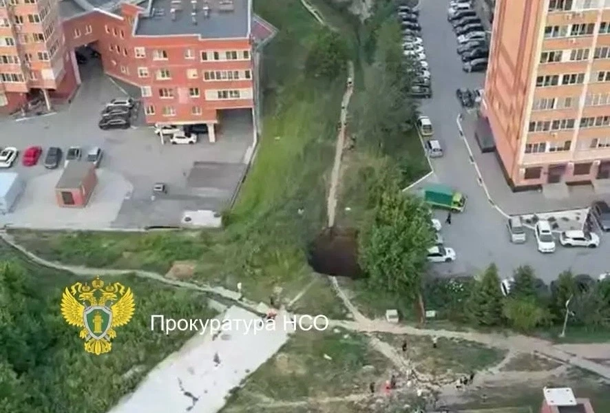 В Новосибирске проверят причины обрушения грунта у жилого дома