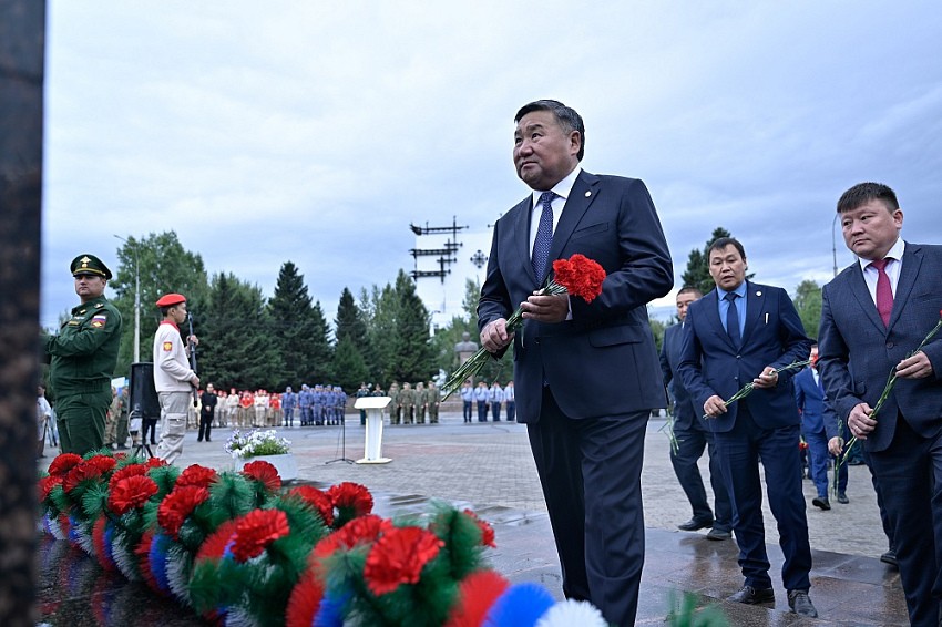 В Кызыле почтили память тувинских добровольцев, ушедших на фронт 83 года назад