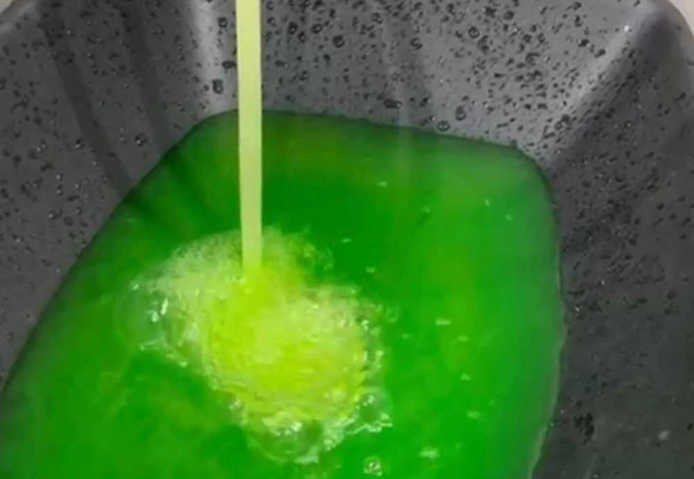 Зелёная вода напугала жителей Республики Алтай 