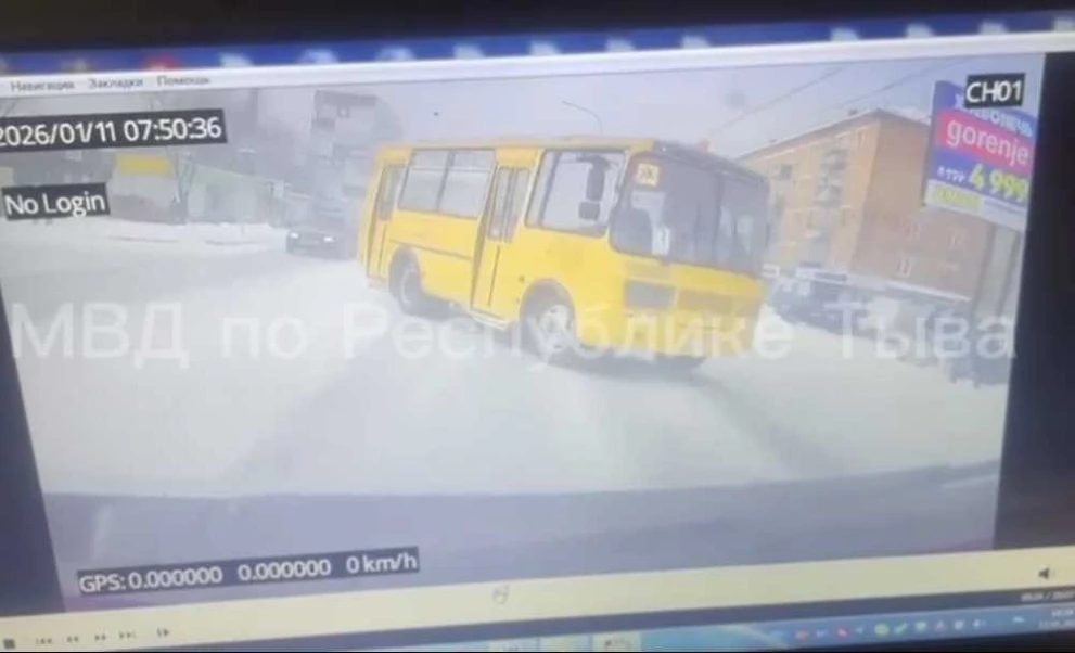 В Туве школьный автобус попал в ДТП, в салоне находились дети
