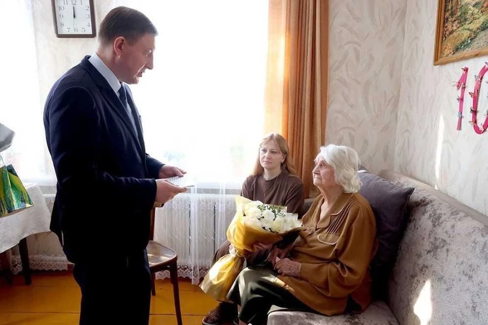 Глава Республики Алтай лично поздравил ветерана с 100-летием