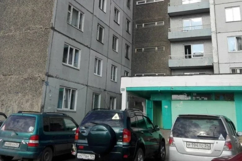 В Красноярске суд признал виновной мать девочки выпавшей из окна  