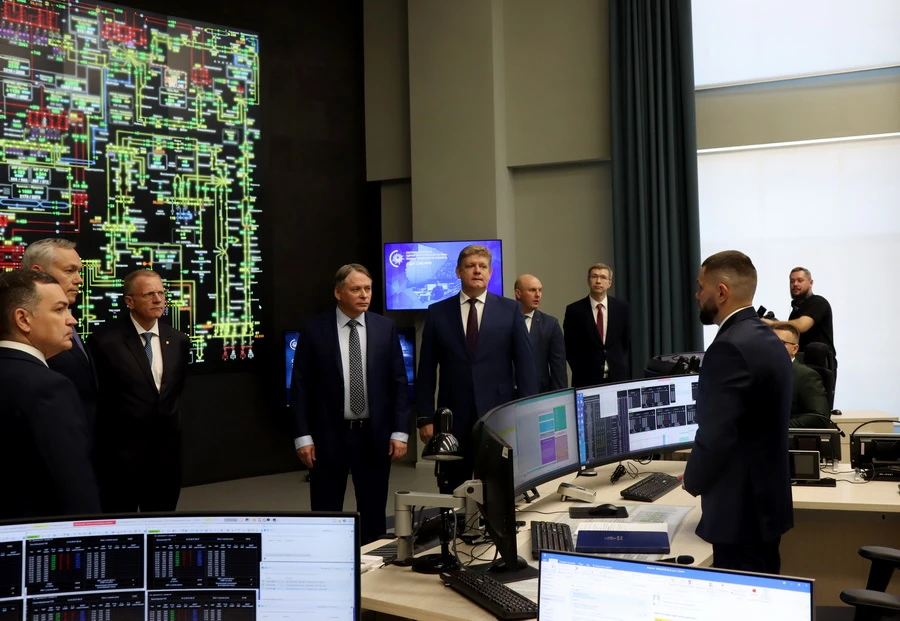 В Новосибирске полпред президента РФ посетил новый диспетчерский центр управления энергетикой Сибири