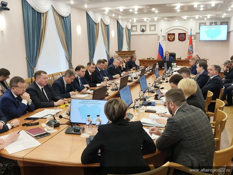 Виктор Томенко рассказал, как на Алтае борются с последствиями снегопадов