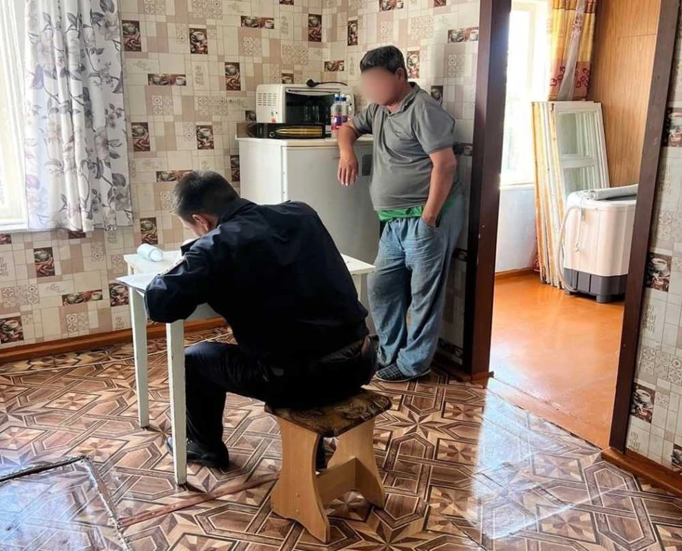 Судебные приставы Тувы помогают собирать детей к учебному году 