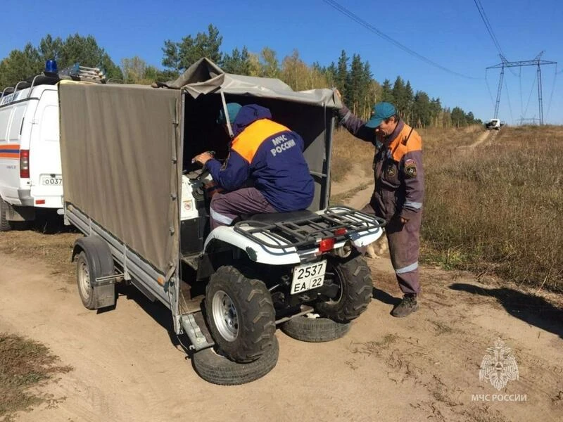 В Алтайском крае спасатели на квадроциклах помогли мужчине