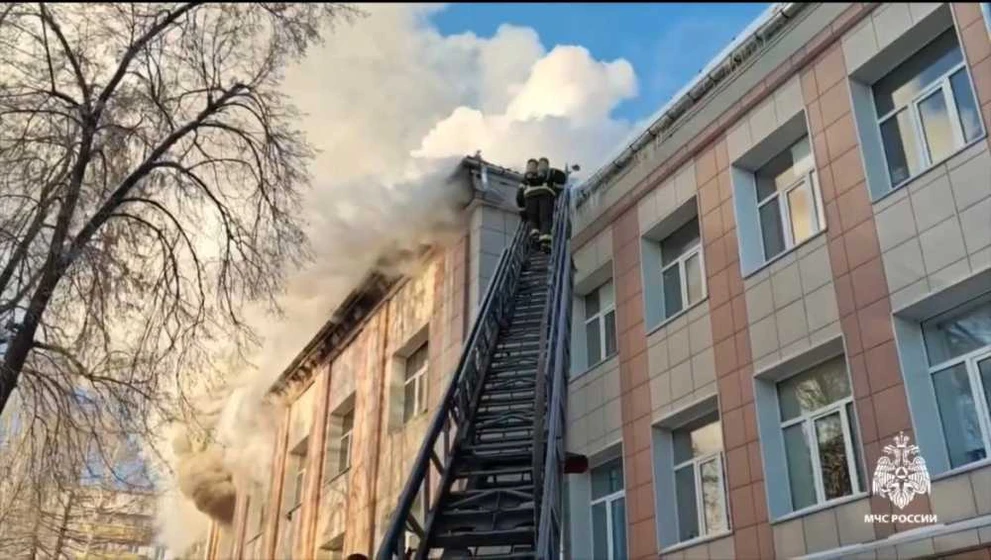 Пожар в педагогическом колледже Новосибирска: эвакуированы сотни студентов