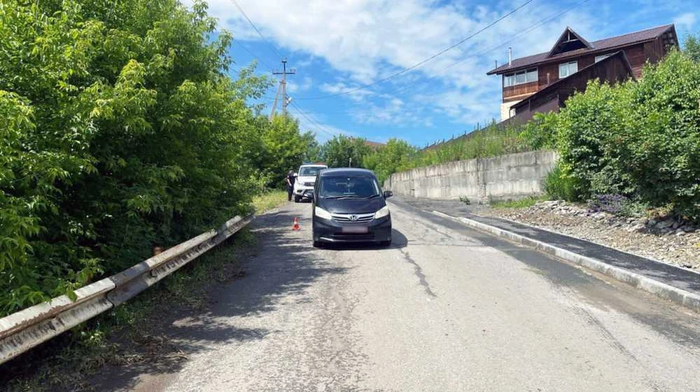 В Горно-Алтайске автомобиль сбил 10-летнюю девочку