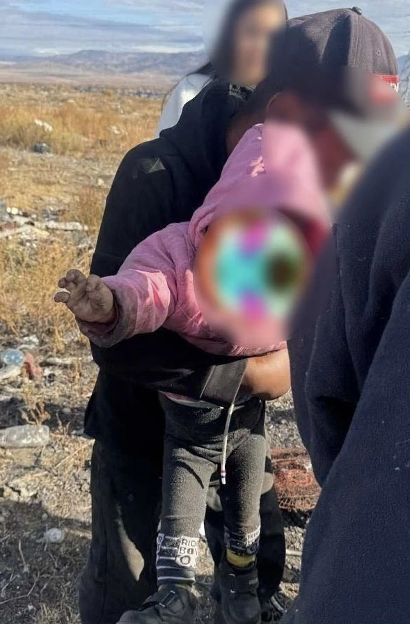 В Туве мать предстанет перед судом за оставление двухлетней дочери на свалке