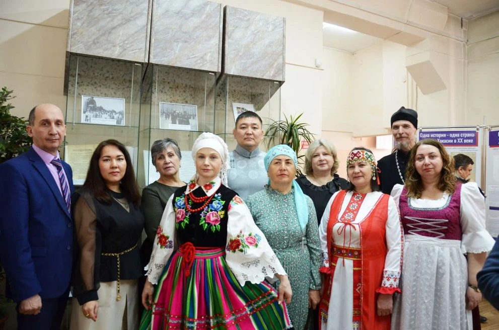 В Хакасии открылась выставка о единстве народов региона