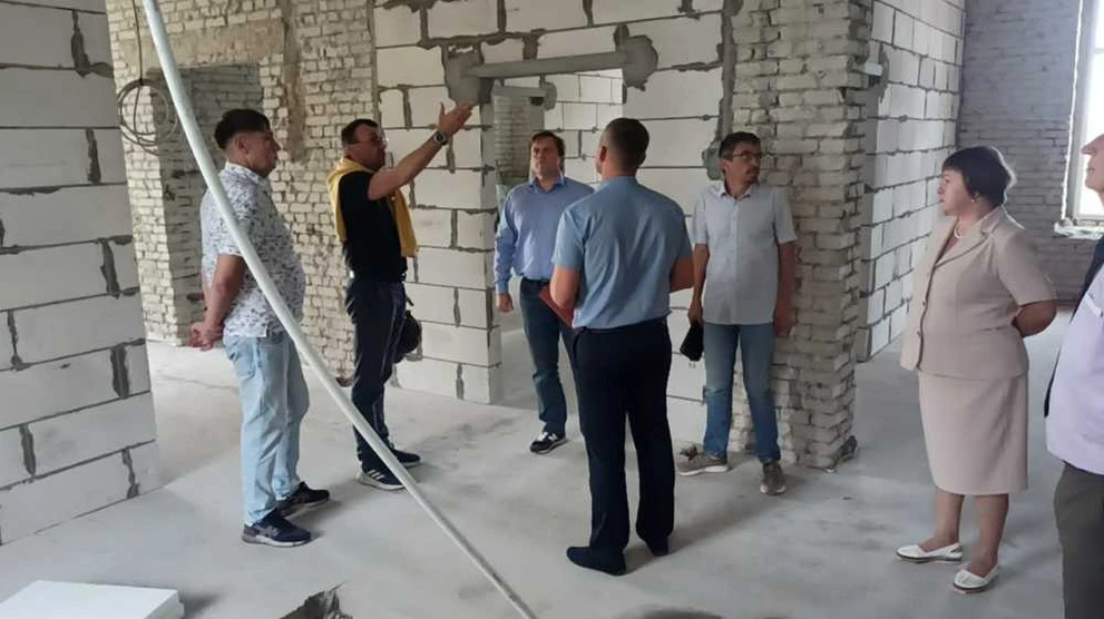 Глава Алтайского края поручил Минздраву проверить строительство больницы