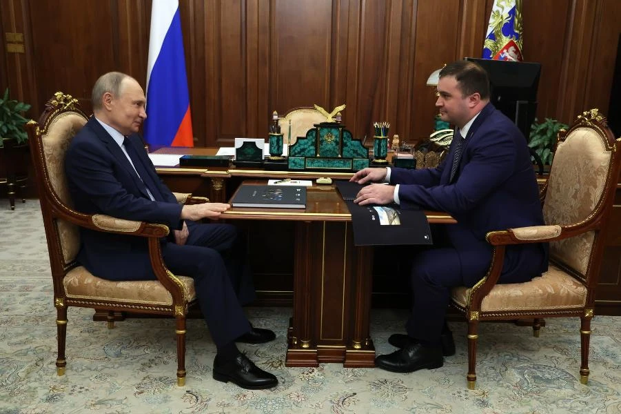 Губернатор Омской области на встрече с Владимиром Путиным отчитался о росте зарплаты в регионе на 17,8%