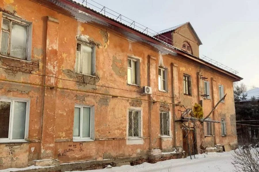 В Омске суд обязал муниципалитет немедленно расселить жильцов аварийного дома