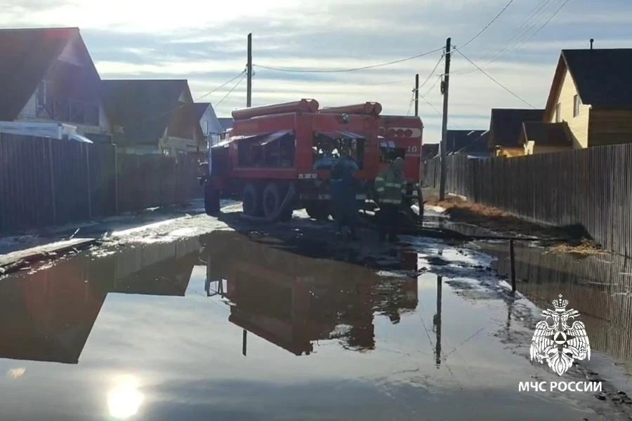 В Иркутской области продолжают бороться с паводком