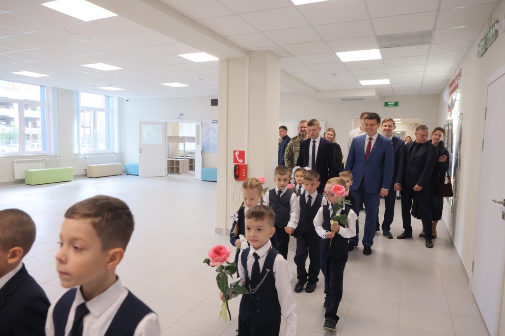 В Красноярске новый корпус школы в мкр. Тихие Зори принял первых учеников
