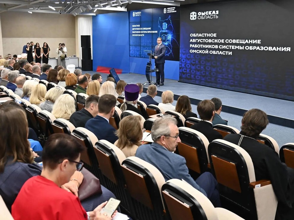 С 1 сентября по заверению губернатора зарплаты педагогов в Омской области вырастут на 7,6%