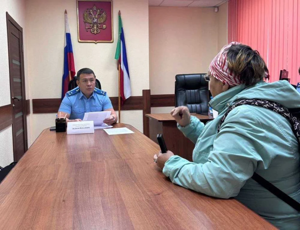 В Хакасии первый зампрокурора провёл приём жителей Таштыпского района 