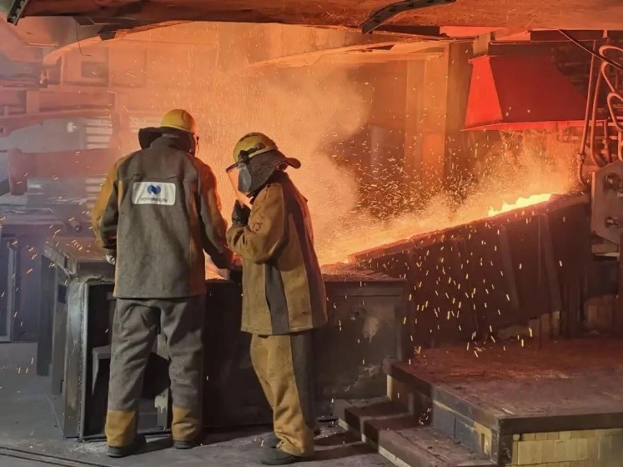 В Норильске металлурги досрочно запустили электропечь, изготовленную собственными силами «Норникеля»