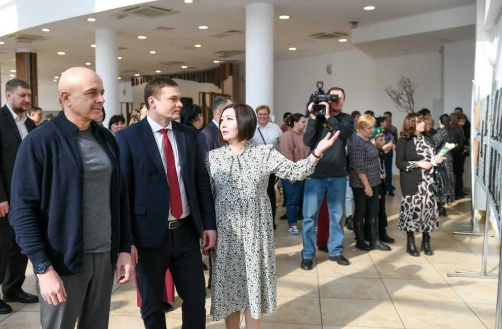 В главном музее Хакасии состоялось открытие фотовыставки «Сильные в тылу»
