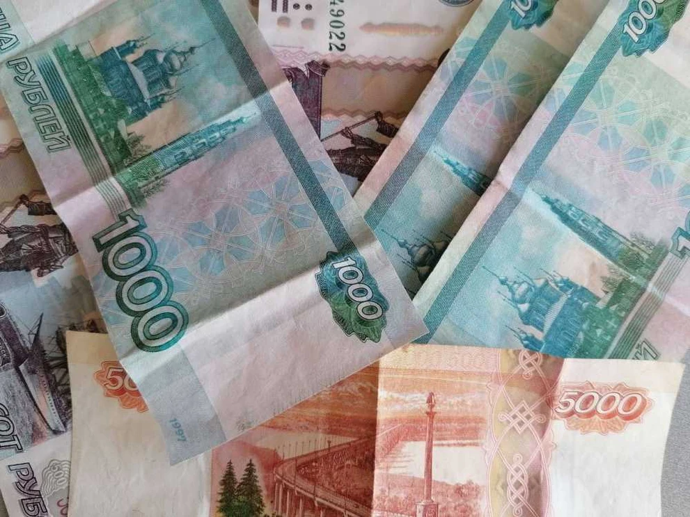 Более 5 миллионов рублей задолжали медикам в Томской области 