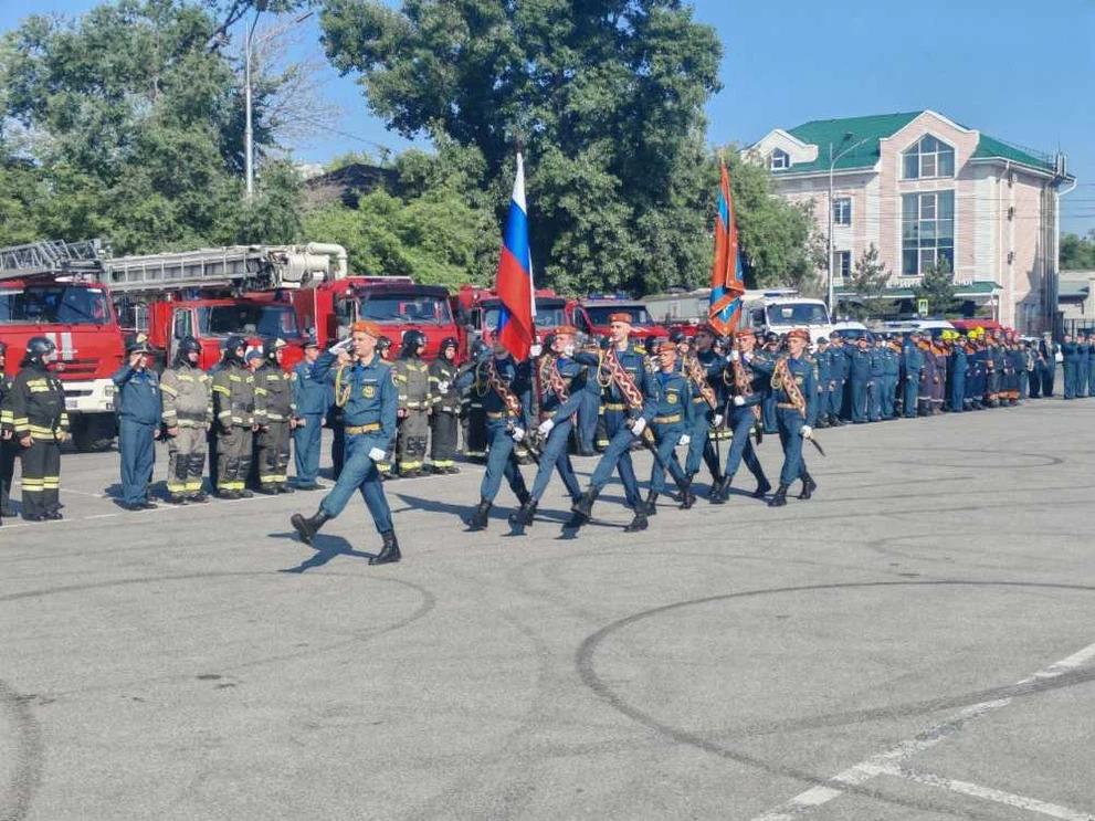 В Алтайском крае состоялся гарнизонный развод личного состава МЧС
