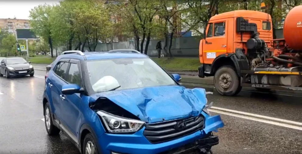 Тройное ДТП в Красноярске унесло жизнь молодой женщины