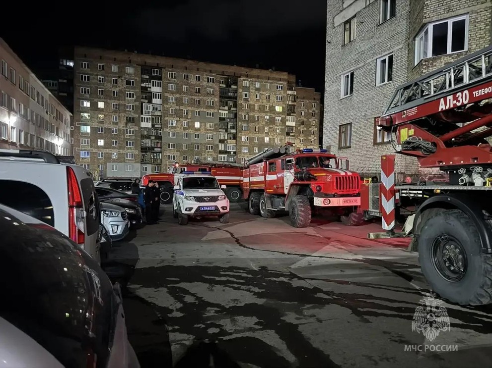 В Норильске Красноярского края на пожаре в жилом доме спасли 8 человек