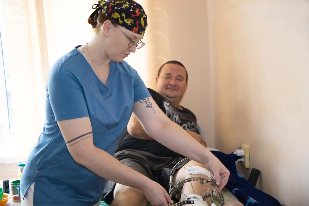 В Барнауле молодой травматолог собрала «по частям» ногу мотоциклиста