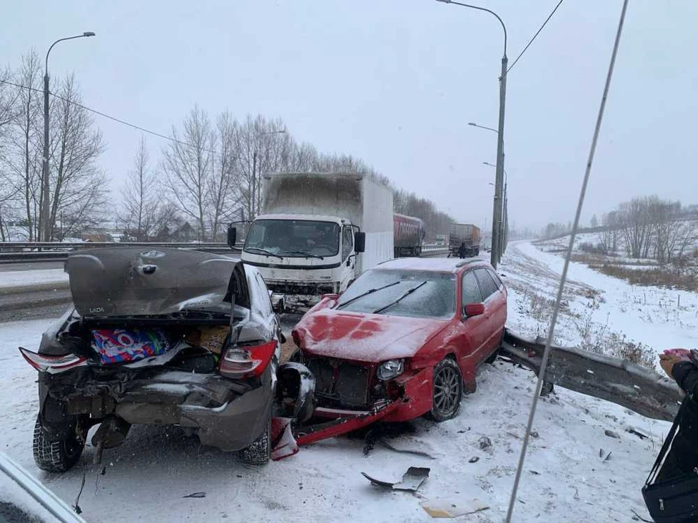 На трассе в Красноярском крае утром произошло 3 ДТП с участием 10 авто