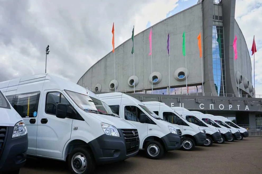 Еще 4 спортивные школы Красноярского края получили новые микроавтобусы