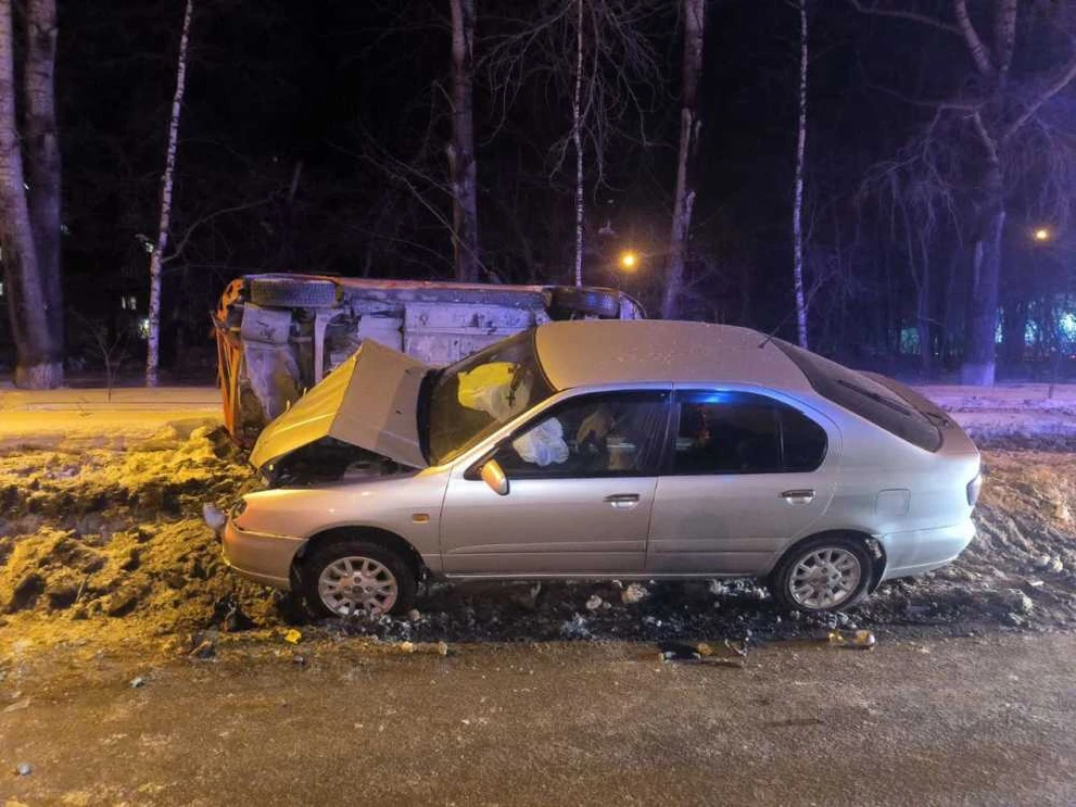 В Томске столкнулись два автомобиля, трое пострадали