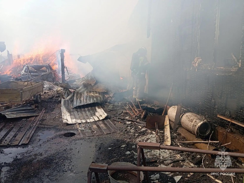 В Красноярском крае на пожаре обнаружили женщину с ожогами рук