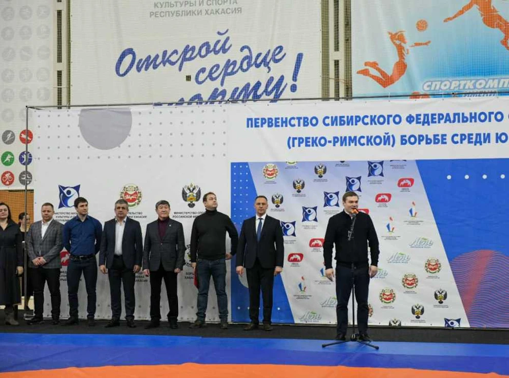 Глава Хакасии открыл чемпионат Сибири по греко-римской борьбе