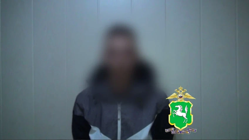 В Томске задержали курьера мошенников, который участвовал в 12 аферах