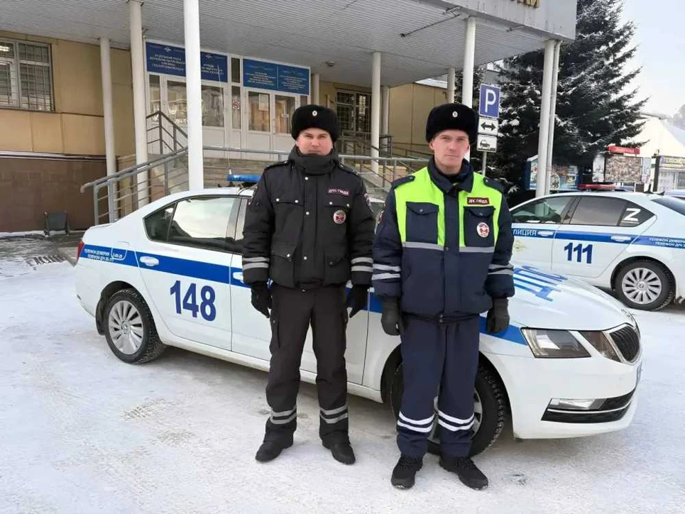 В Республике Алтай помогли застрявшей семье в 40-градусный мороз