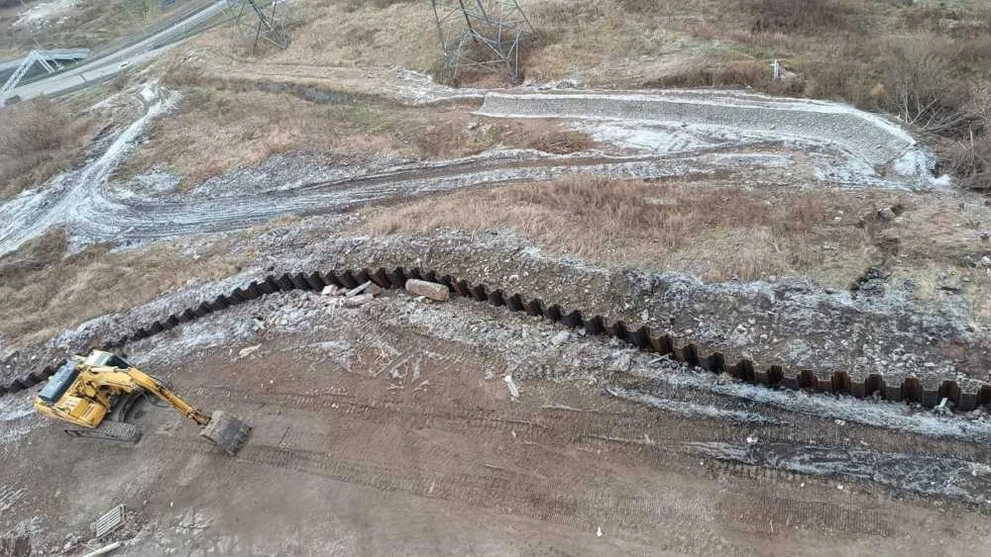 В Красноярска наполовину готова подпорная стена возле дома №35 по ул. Дачная 