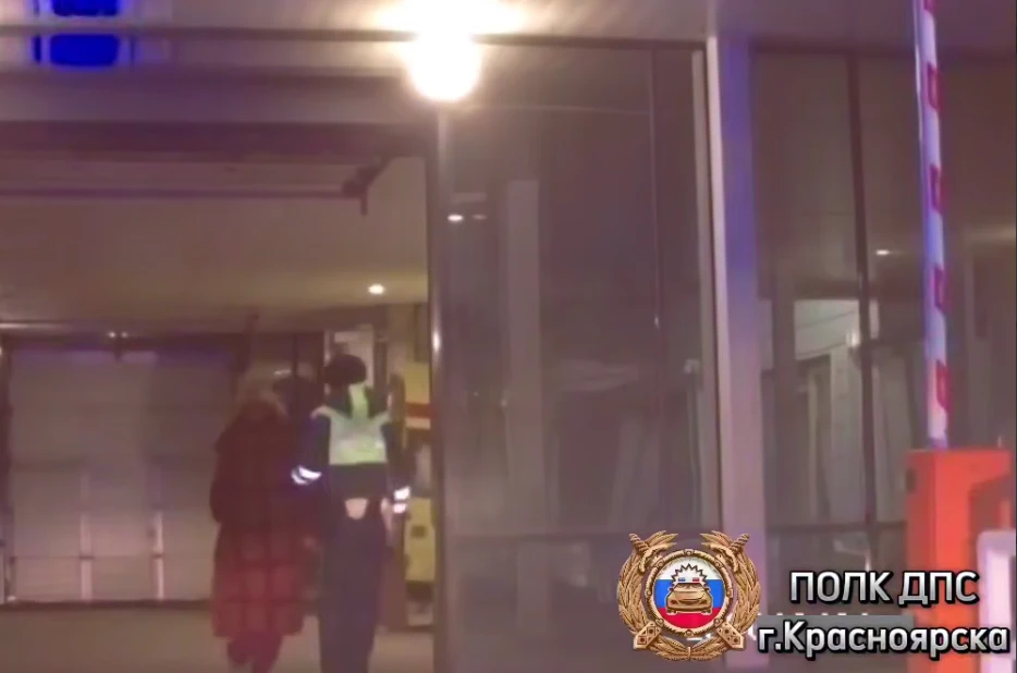Красноярские сотрудники ДПС помогли женщине-водителю, которой стало плохо