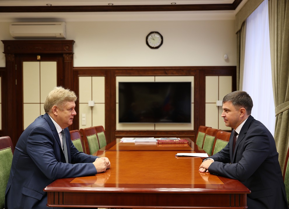 Полпред президента РФ в СФО провёл рабочую встречу с начальником Западно-Сибирской железной дороги