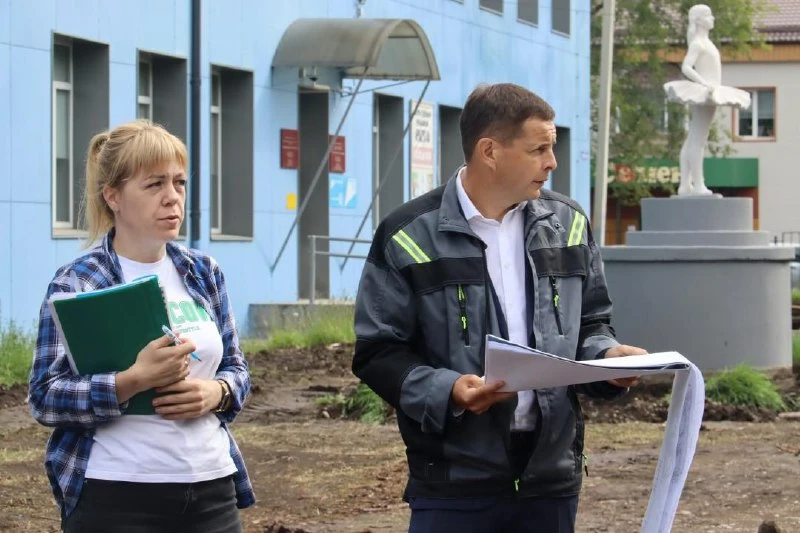 В столице Хакасии обновляют школьный двор и готовят спортплощадку