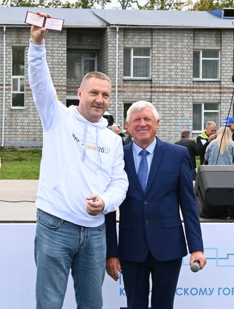 Вручение удостоверение 1 Почетный работник ЖКХ Красноряского края.JPG