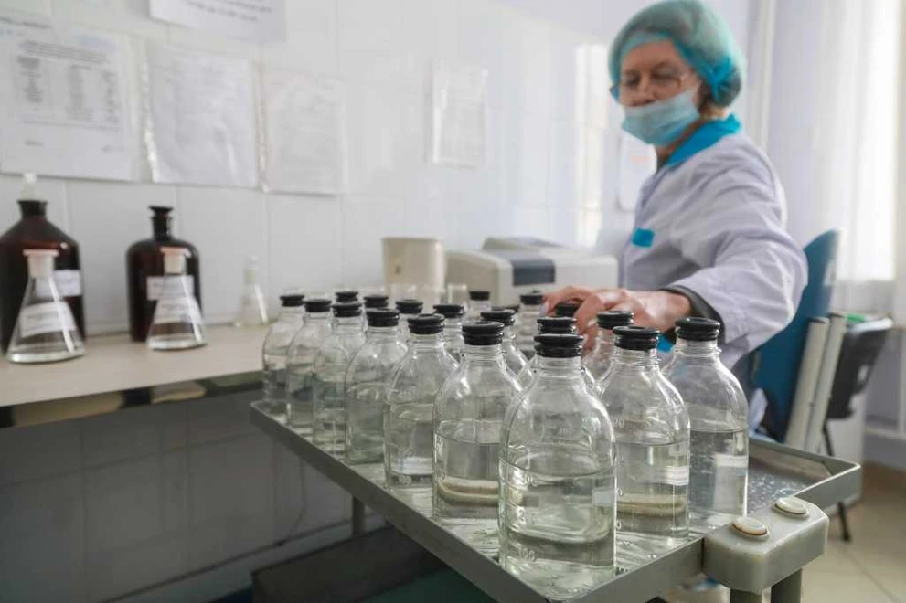 КрасКом. Лаборатория контроля качества воды водозабора Гремячий лог перешла на круглосуточный режим работы на период паводка (2).jpg